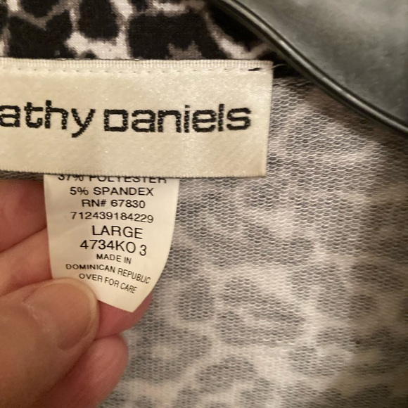 Woman's jacket - Picture 2 of 5